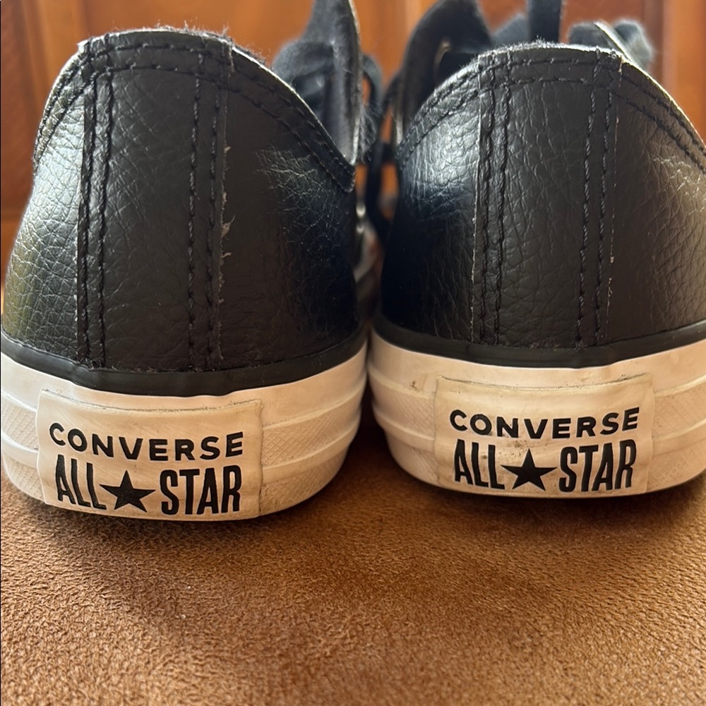 Converse  All Star Chuck Taylor Boys Leather Sneaker  Jr. US Sz:2 Black EUC - Picture 2 of 11